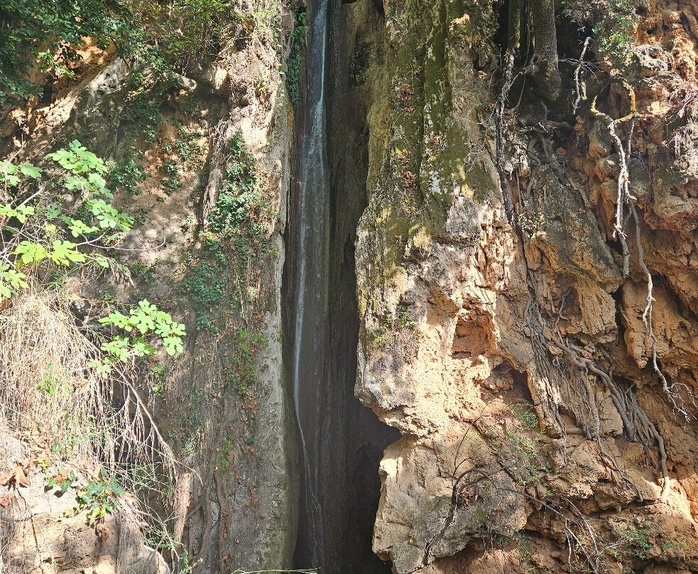Waterfall Gremina-Anthousa必去景点