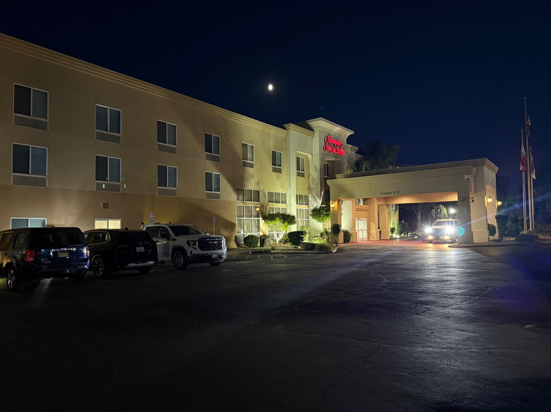 雷德布拉夫希尔顿恒庭旅馆&套房酒店主图