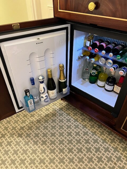 半岛比佛利山庄酒店主图