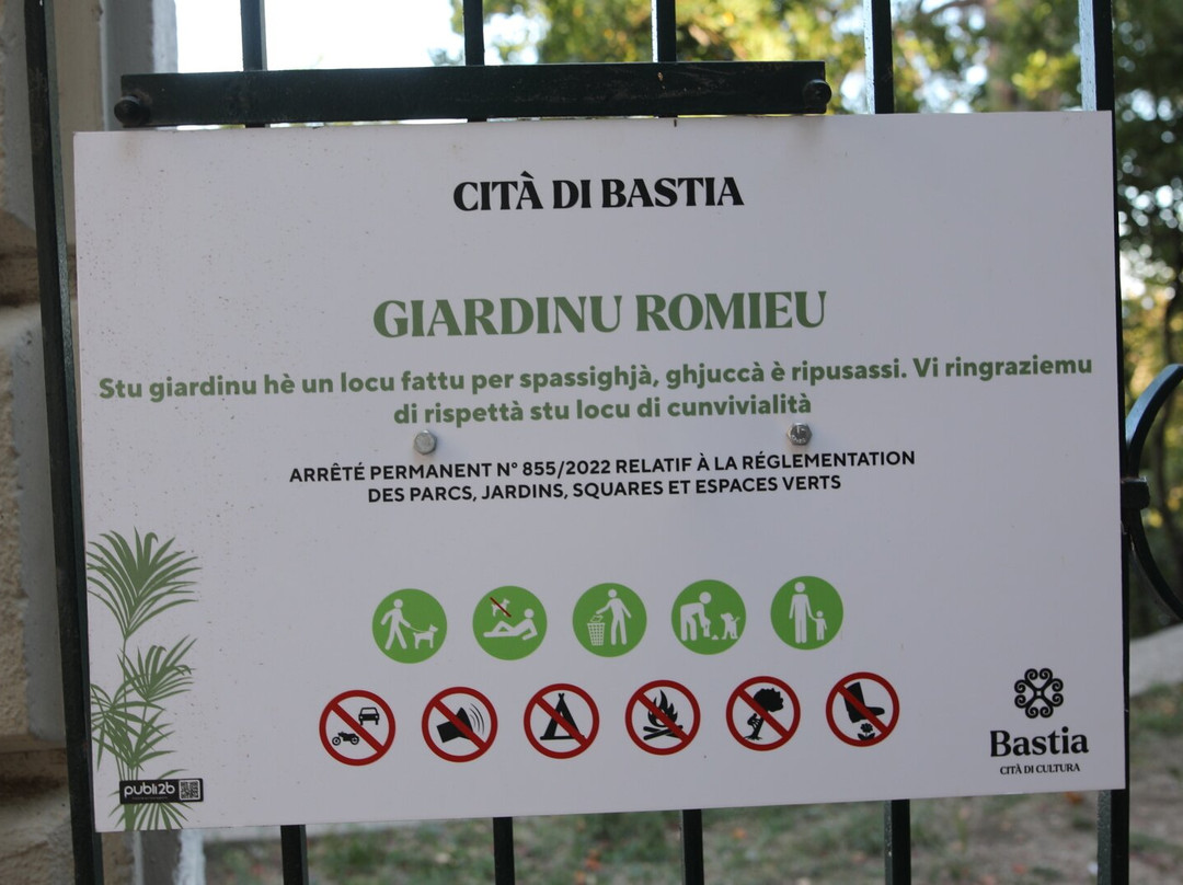 Ensemble constitue de la rampe Saint-Charles