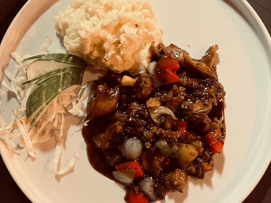 Staydine Resto By Malukstay