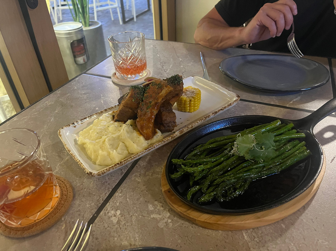 Los Mangos Food Park