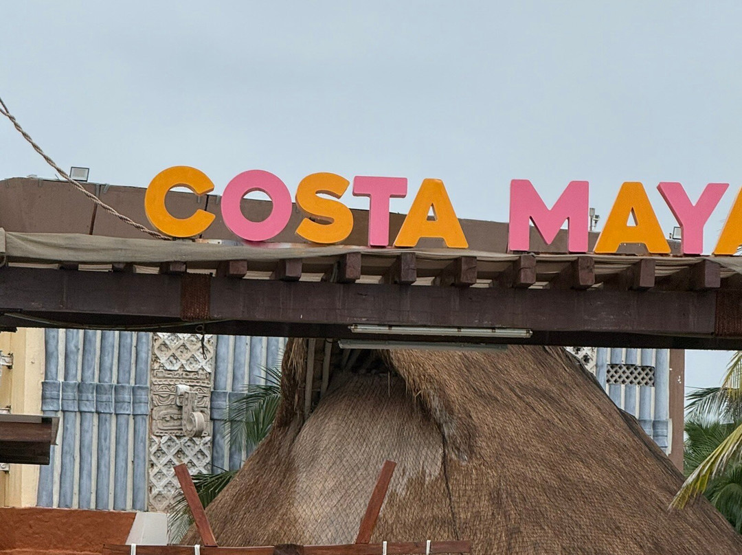 Mayahual Red Shirts Golf Carts-Mahahual必去景点