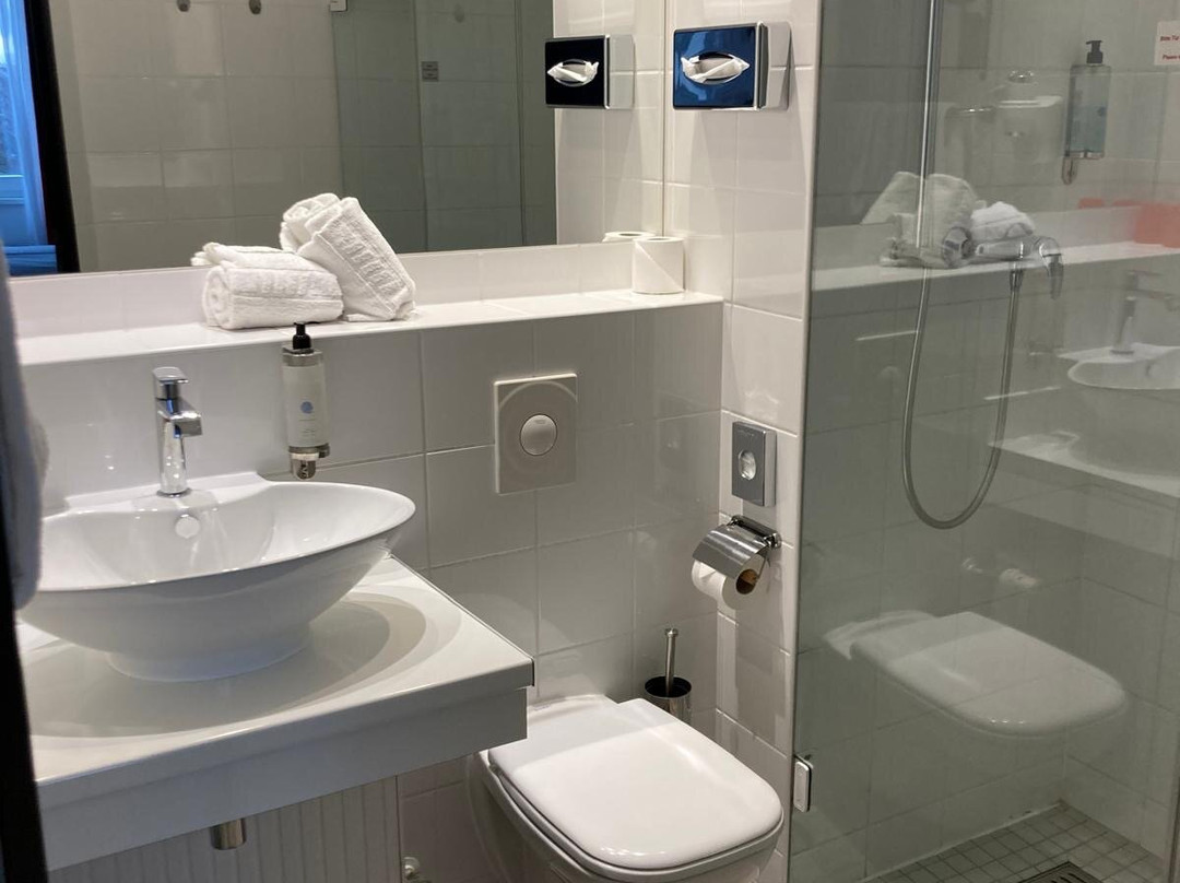 阿哈特普利米尔机场汉诺威酒店主图