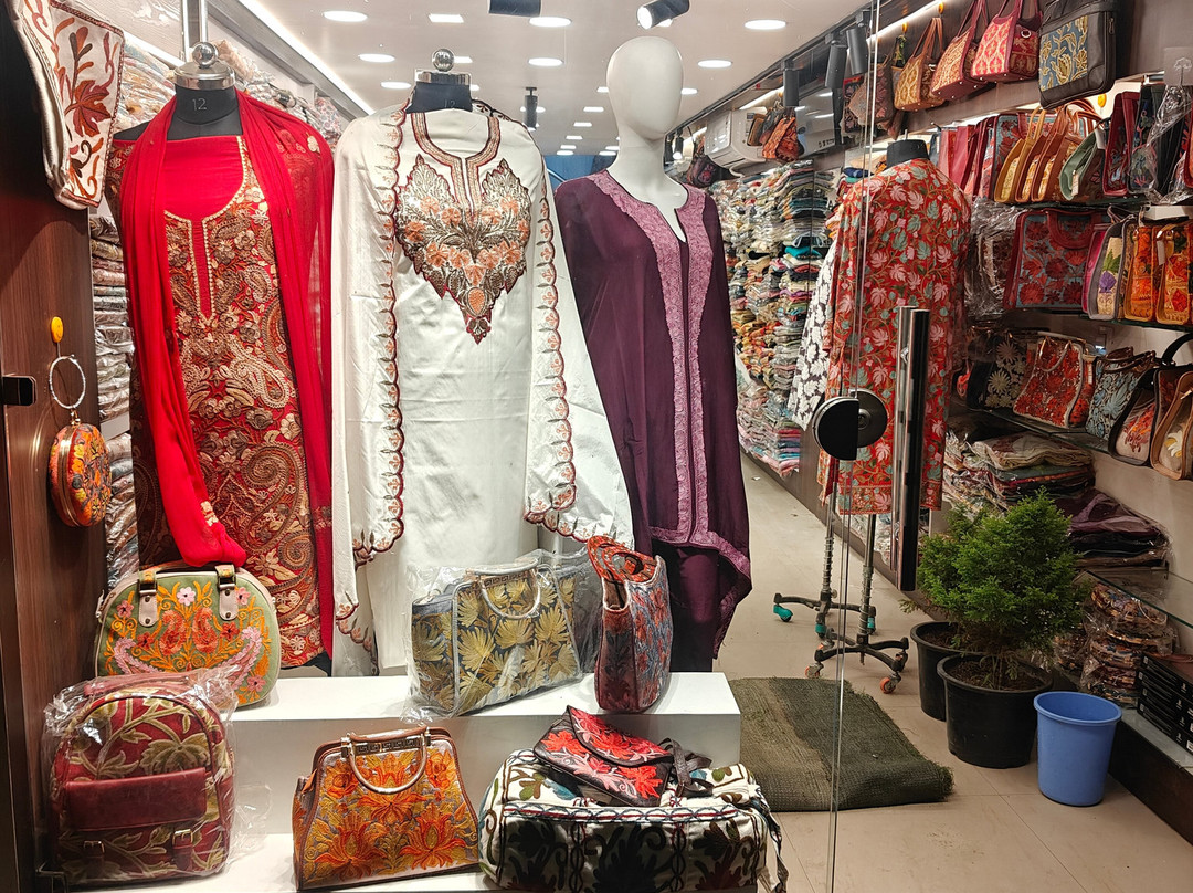 Azeez Shawls-斯利那加必去景点