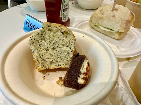 Golden Gate Lounge-密尔布瑞必去景点