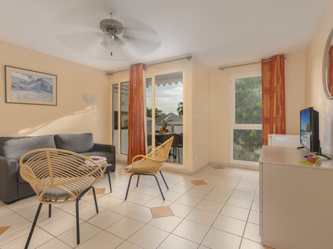 卡利比亚圣路瑟酒店主图