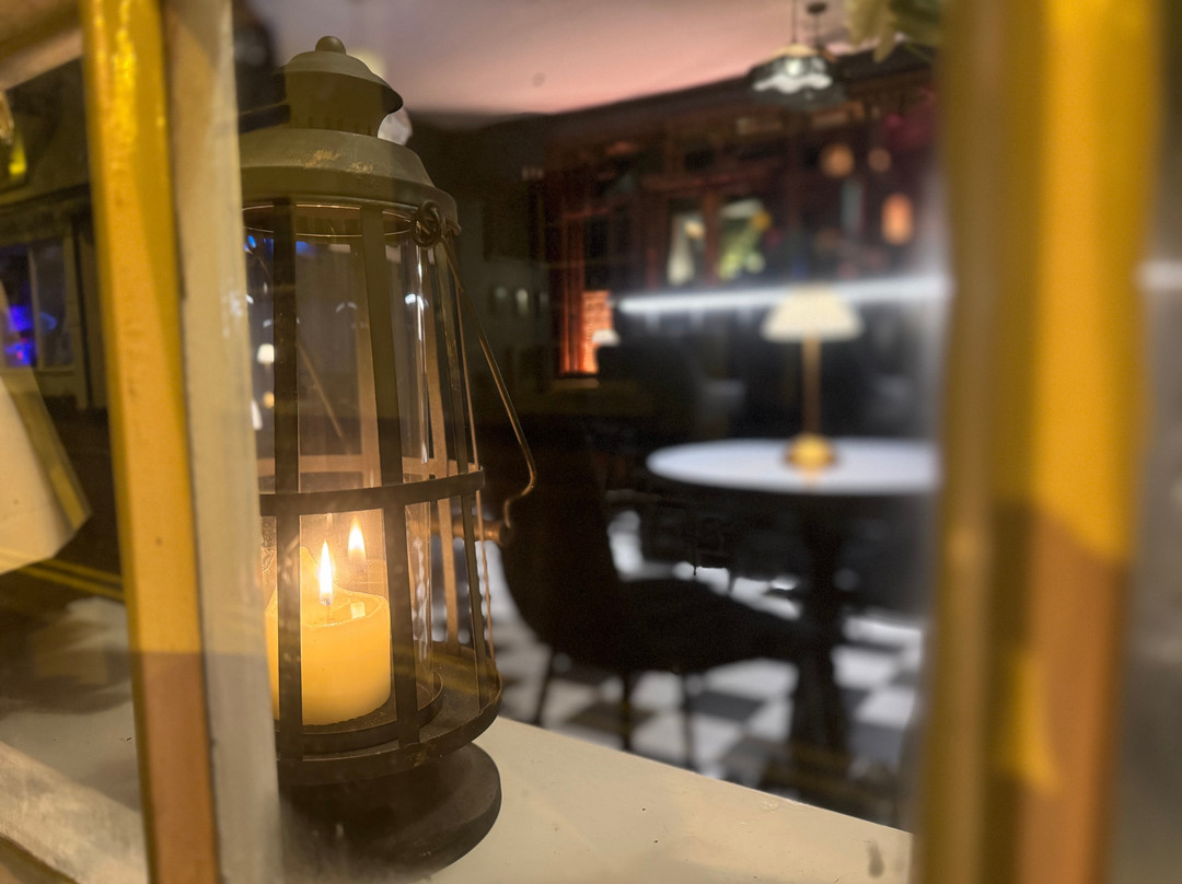 Top Hat And Tails Teignmouth