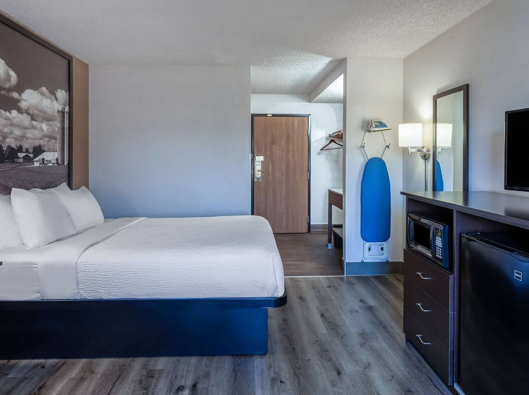 沃索速8酒店主图