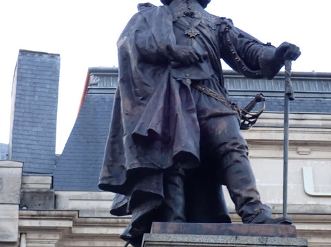 Statue de Charles de Gonzague-沙勒维尔梅济耶尔必去景点