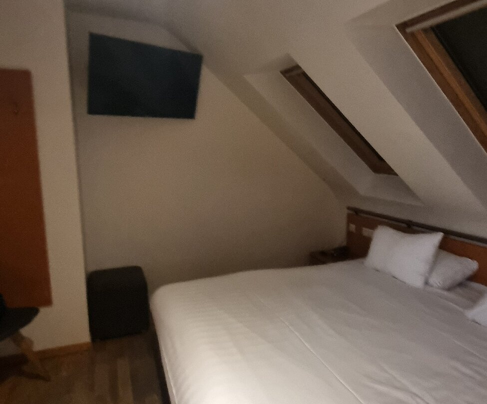 南沙勒罗瓦机场酒店主图