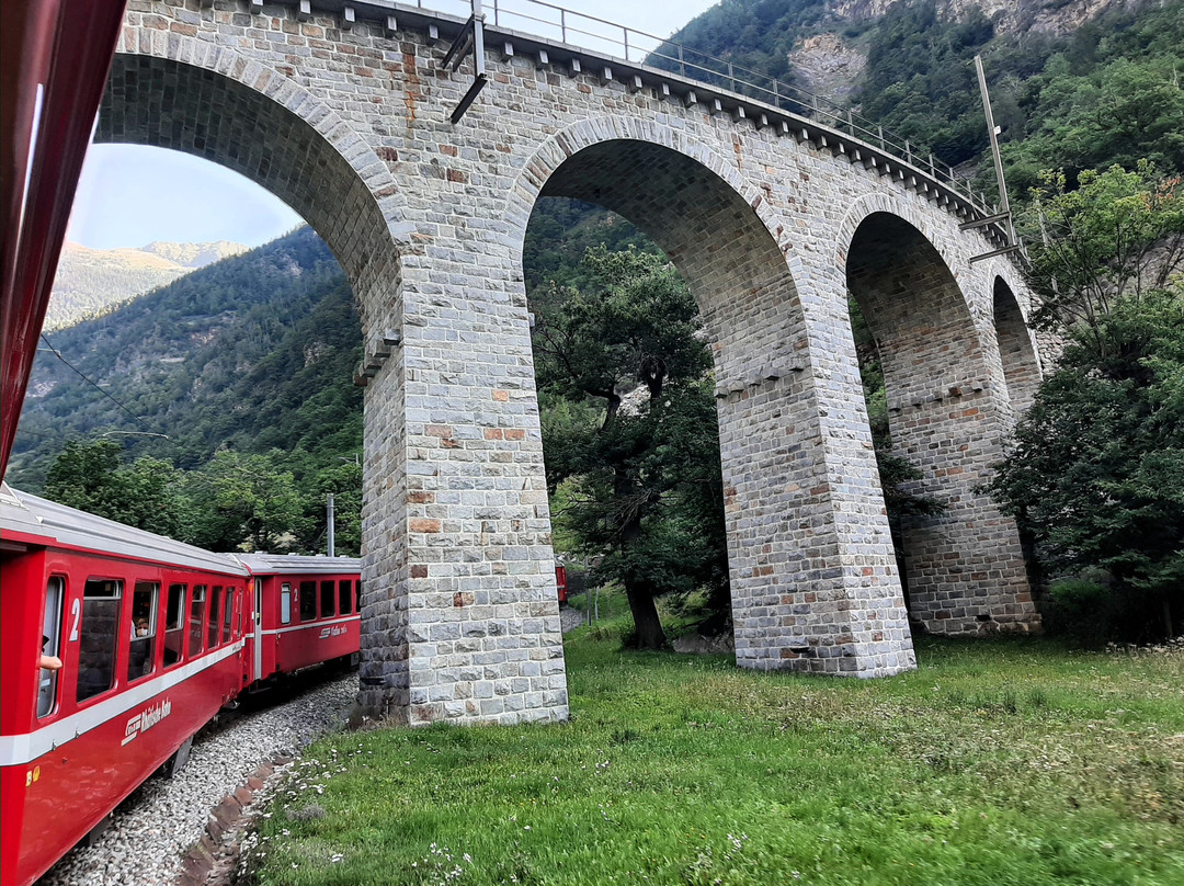 Trenino Rosso del Bernina-蒂拉诺必去景点