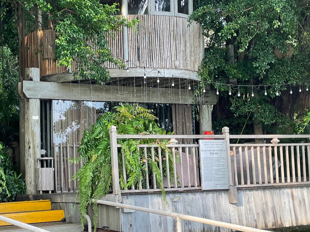 An Lam Retreats Saigon River主图