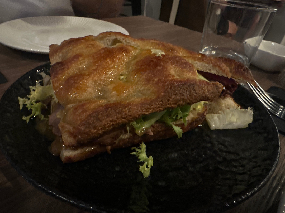 Pan Y Vino