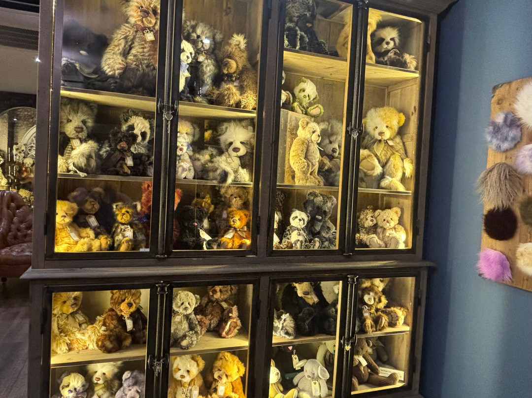 Charlie Bears Gallery & Shop-朗塞斯顿必去景点