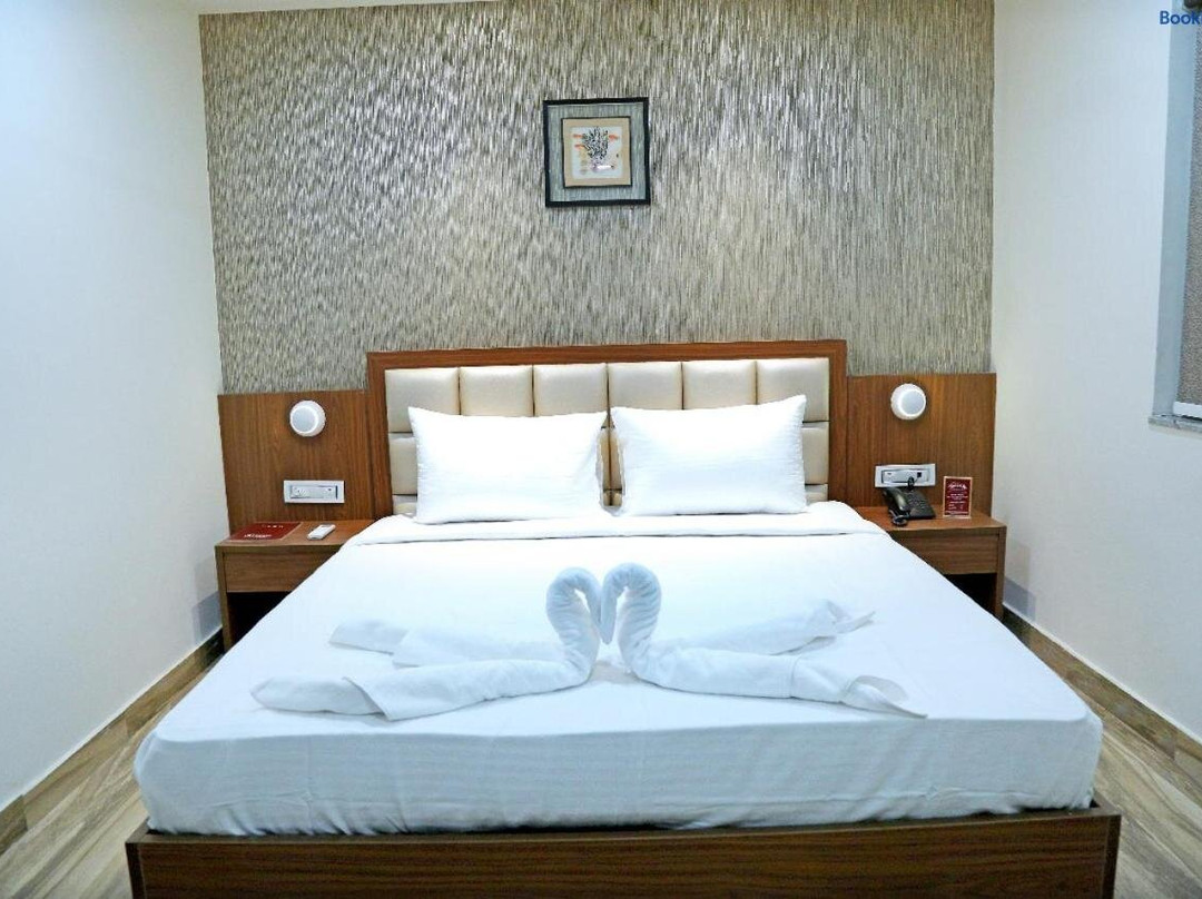 Quthbullapur酒店住宿-Hotel Shubham Celebrations
