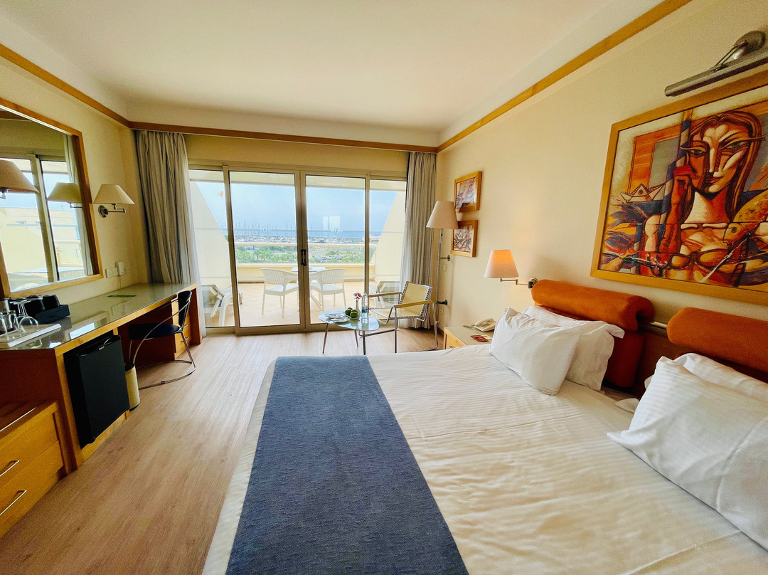 St Raphael Resort主图