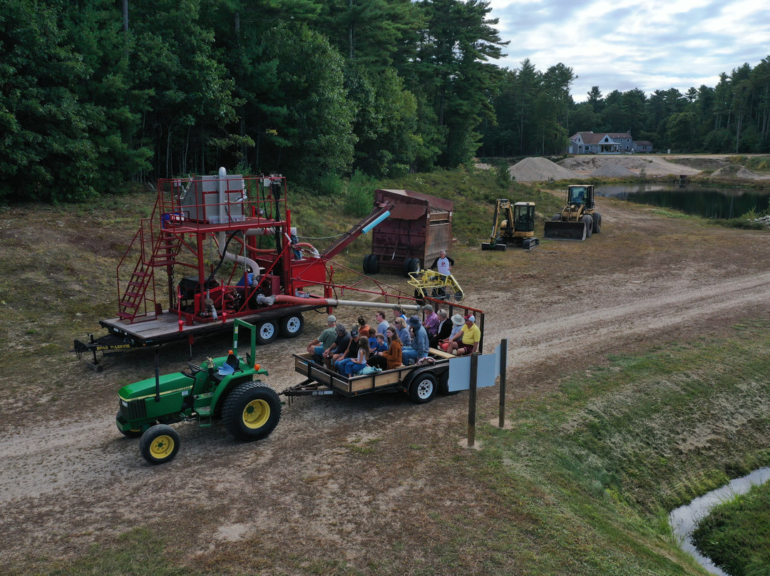 Hartley Family Farm Cranberry Bog Tours-Rochester必去景点
