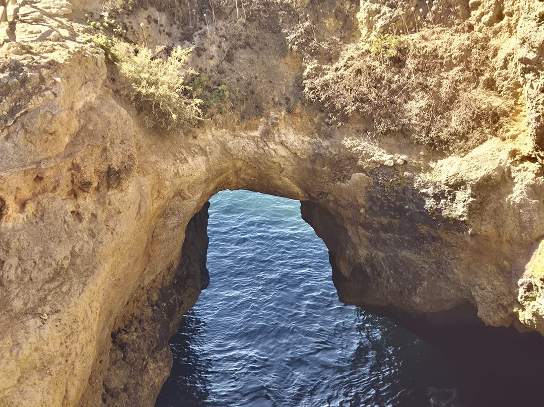 Praia da Marinha-Caramujeira必去景点