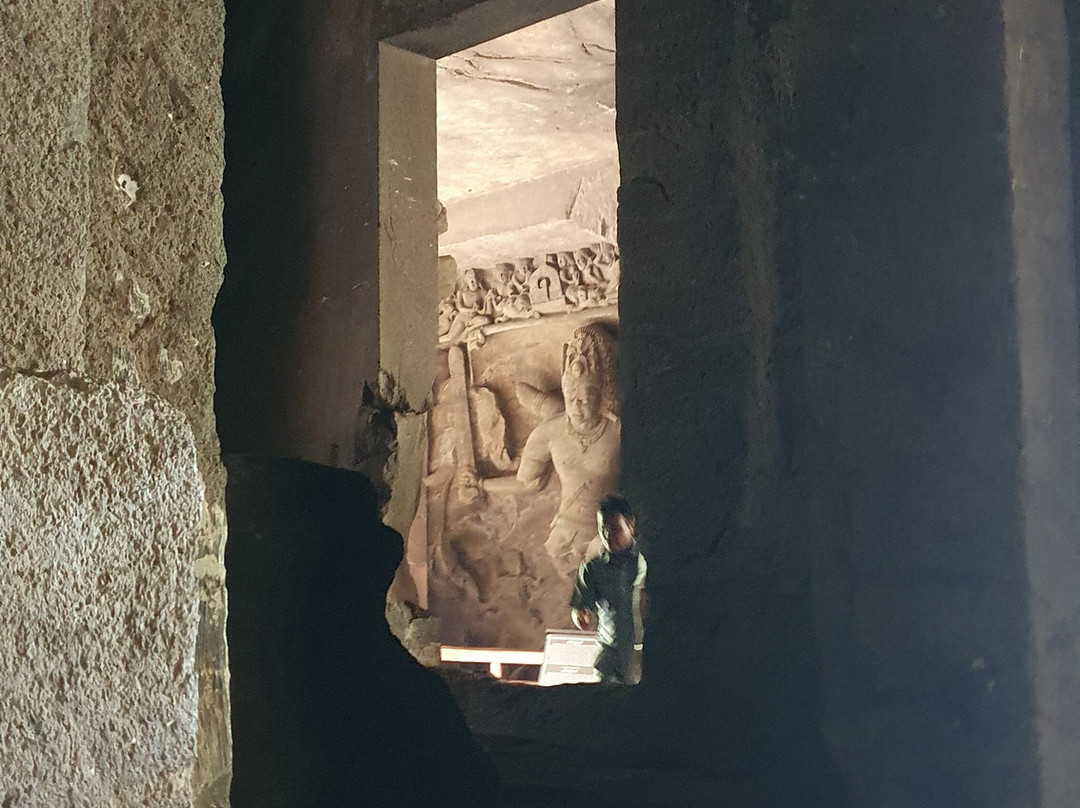 埃勒凡塔石窟(象岛石窟)-孟买必去景点