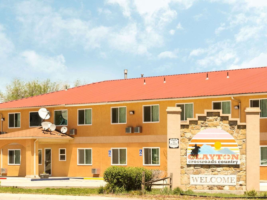 Super 8 by Wyndham Clayton