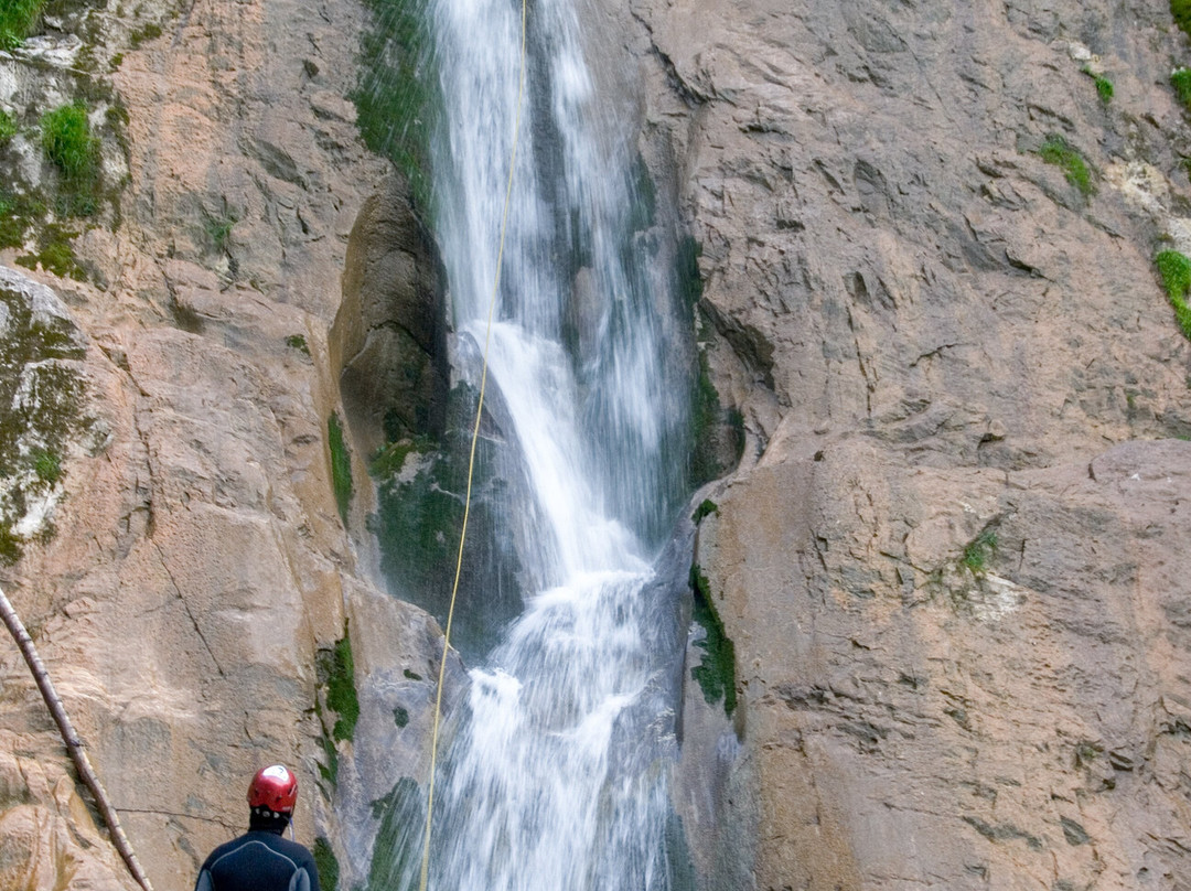 Horses Waterfall景点图片
