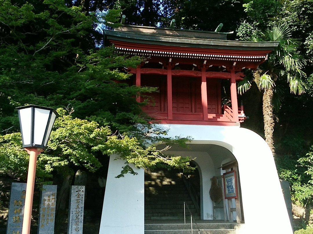 Imari Shrine景点图片