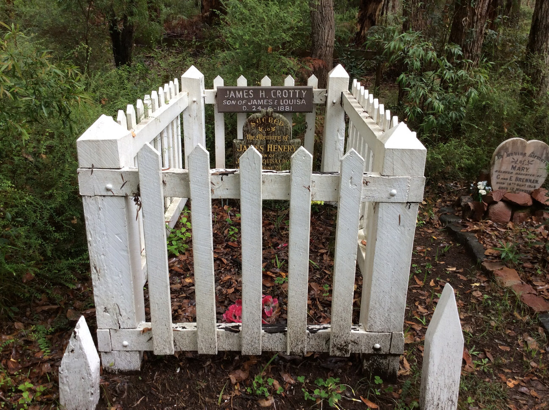 Old Cemetery And Pioneer Memorial景点图片