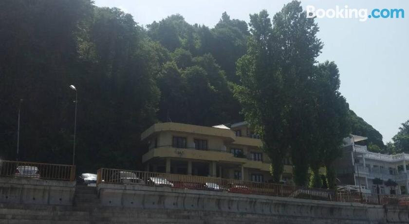 Pirveli Guest House