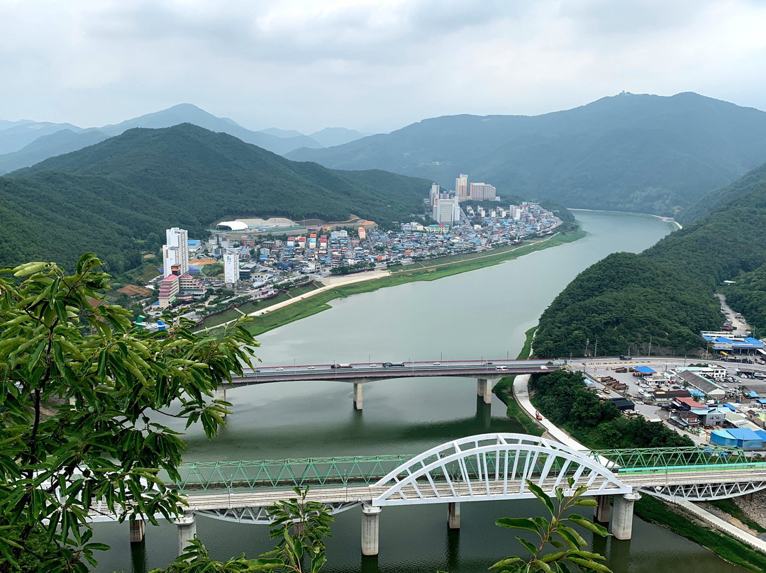 丹阳郡旅游景点-Mancheonha Skywalk