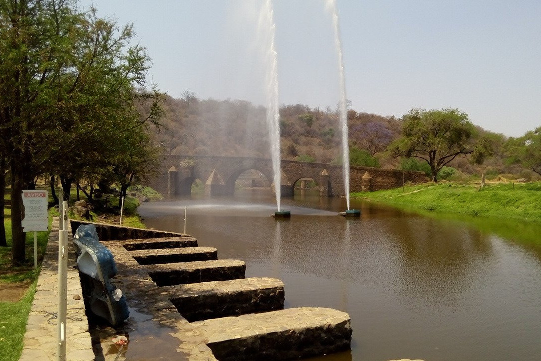 Parque Bicentenario Puente de Calderon景点图片