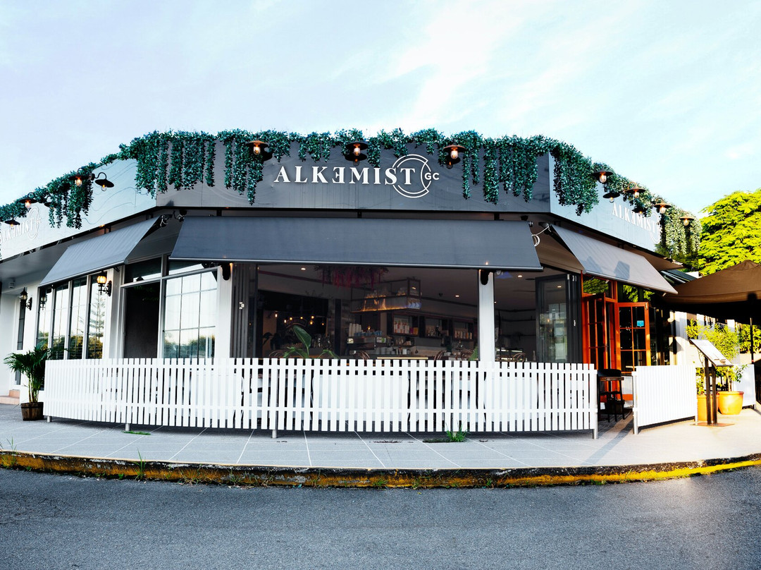 Alkemist Cafe And Bar