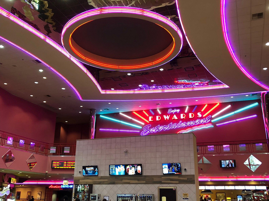 Pinedale旅游景点-Edwards Fresno Stadium 22 & IMAX