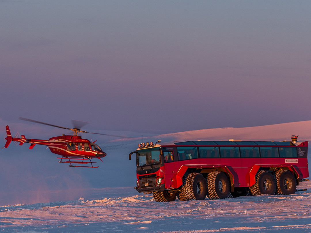 Sleipnir Glacier and Natural Ice Cave Tours in the Biggest Glacier Monster Trucks!景点图片