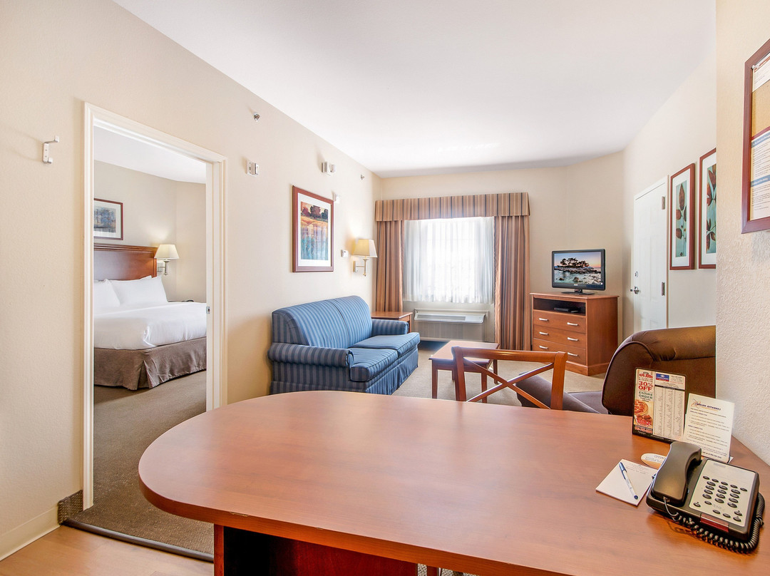 朗维尤烛木套房酒店主图