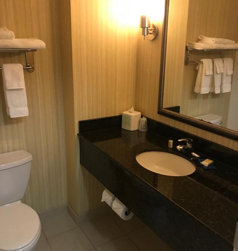 Holiday Inn Express & Suites Malone by IHG主图