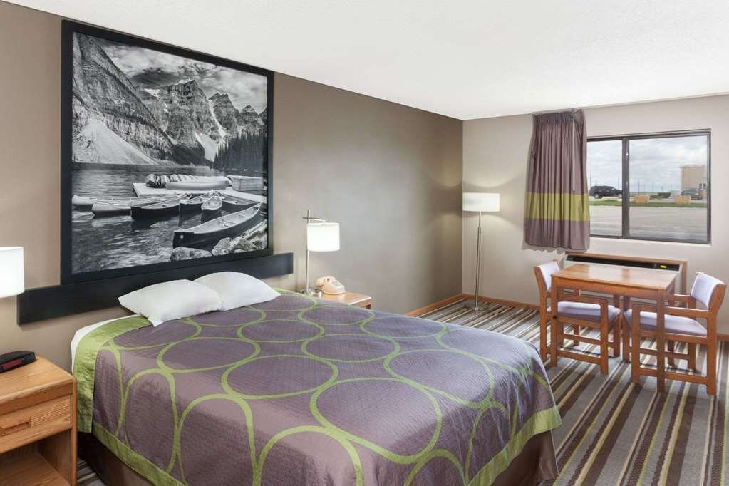 Super 8 by Wyndham Gilman主图