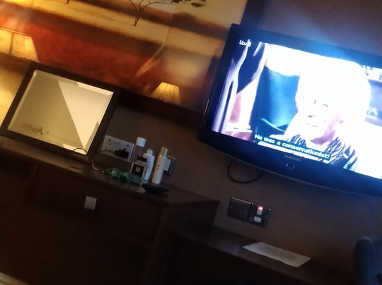 阿罗那酒店主图