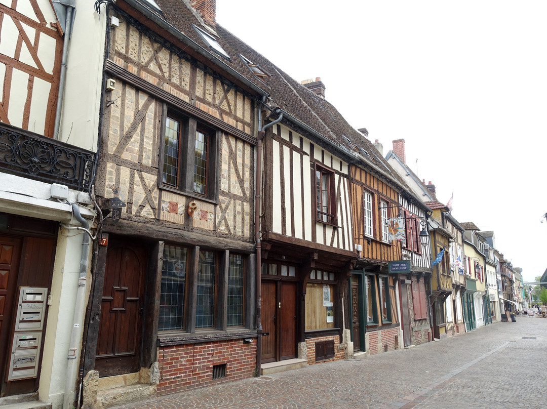 Rue 27 Juin-博韦必去景点