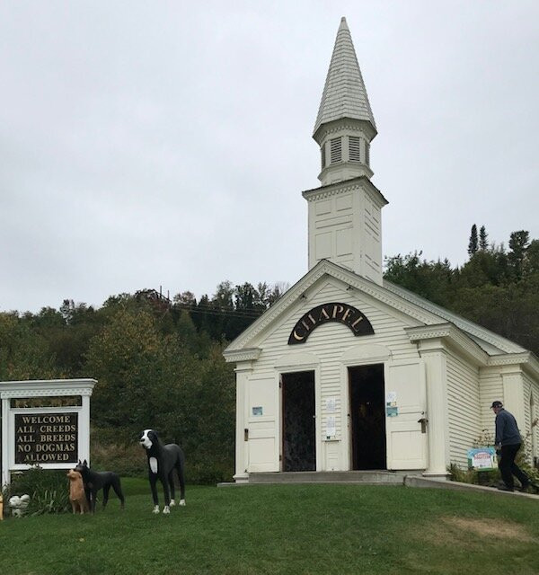 The Dog Chapel景点图片