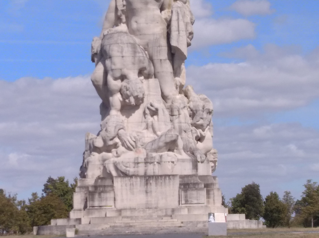 The American Monument-莫城必去景点