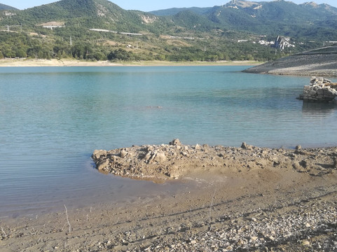 Lago di Bomba-Bomba必去景点