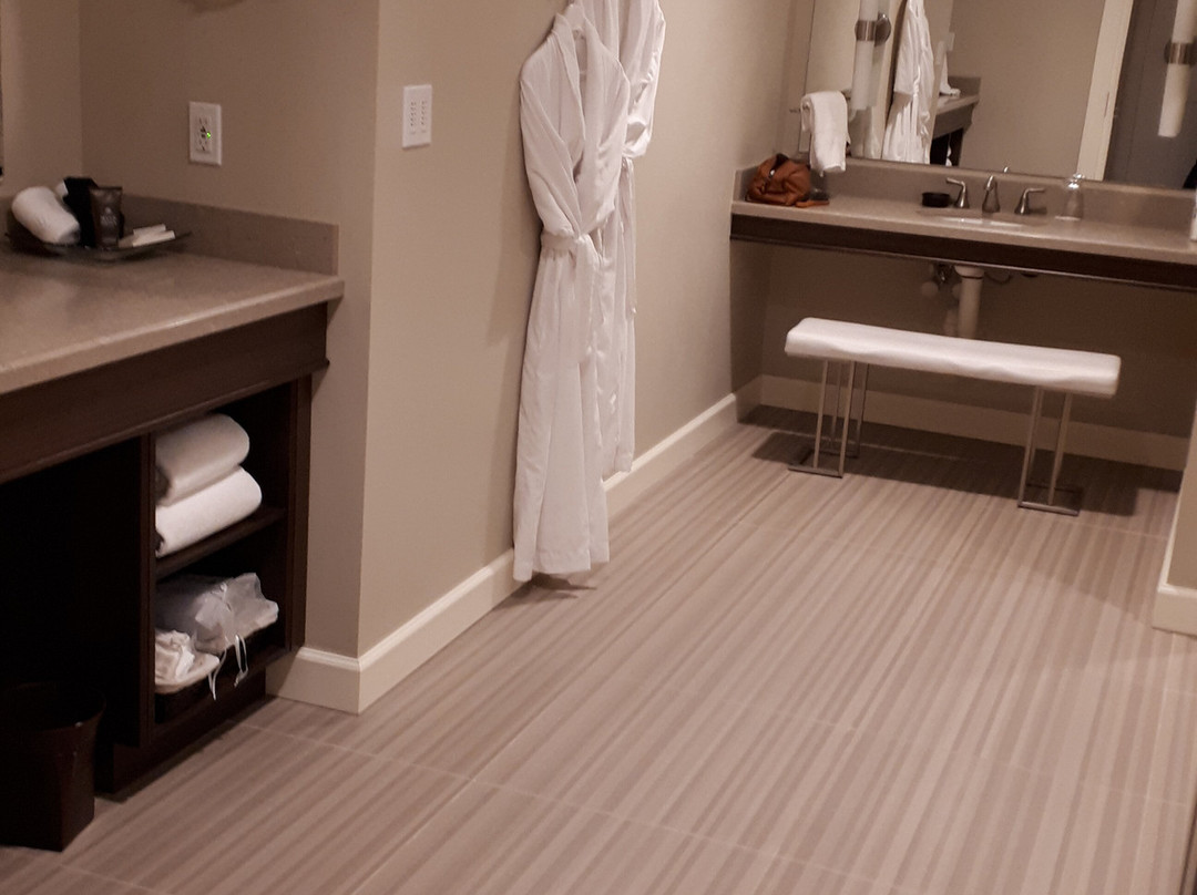 The Bruce Hotel主图