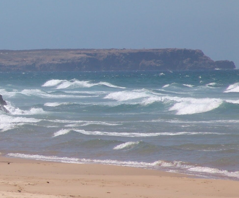 Vale Figueiras Beach景点图片
