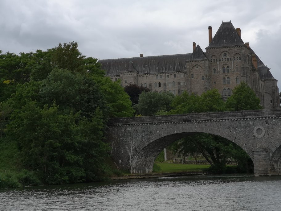 Abbey of Saint-Pierre de Solesmes景点图片