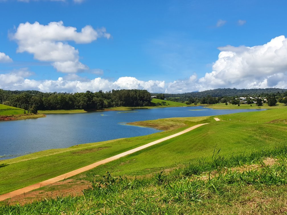 Lake Tinaroo- 阿瑟顿必去景点