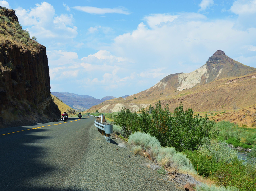 John Day Fossil Beds National Monument- Sheep Rock景点图片