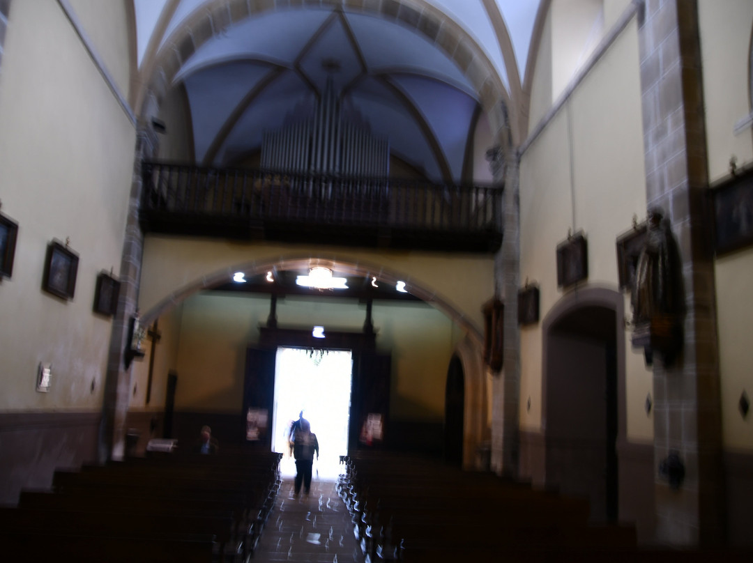 Iglesia de Santa Maria de Sabada-Lastres必去景点