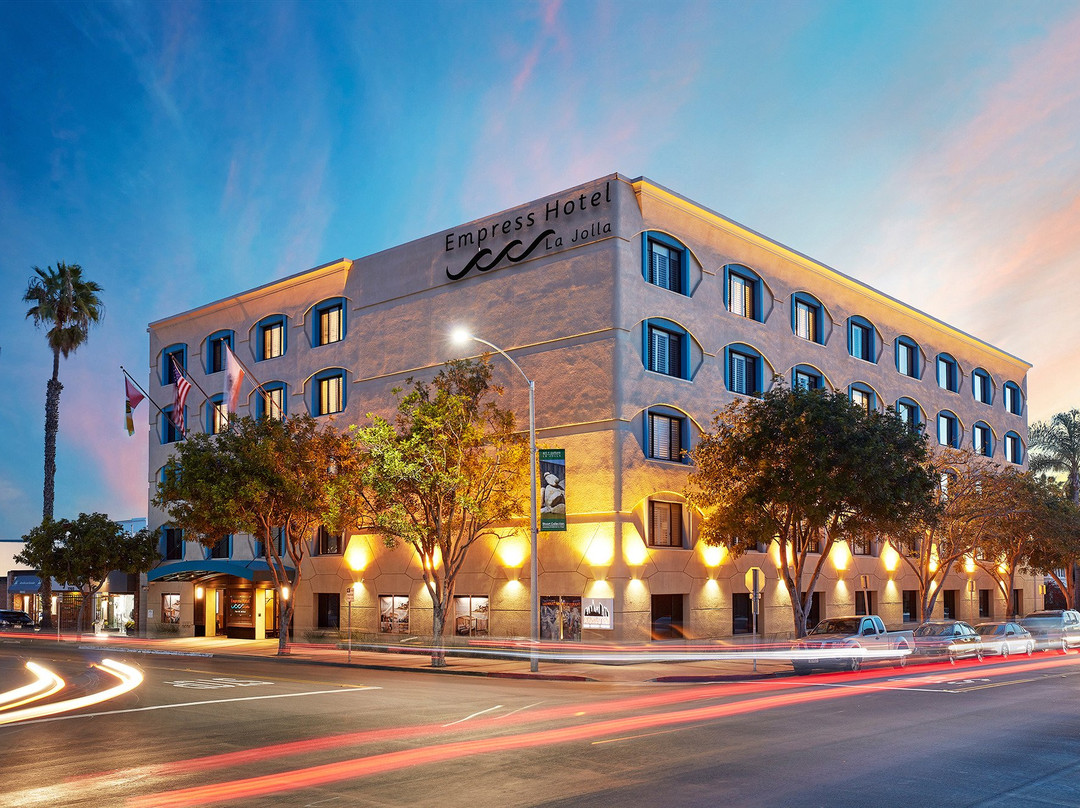 皇后大酒店主图