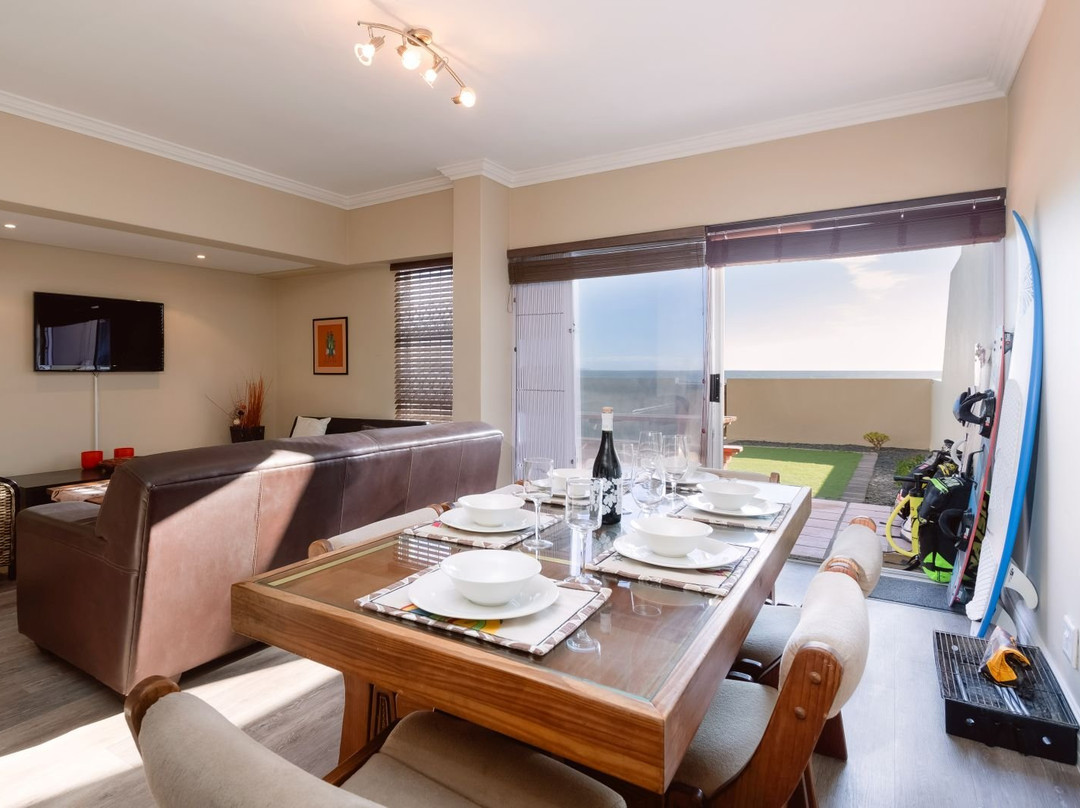 The Waves Blouberg Beach Apartments主图